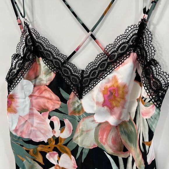 Floral lace lined silky camisole - Picture 2 of 3
